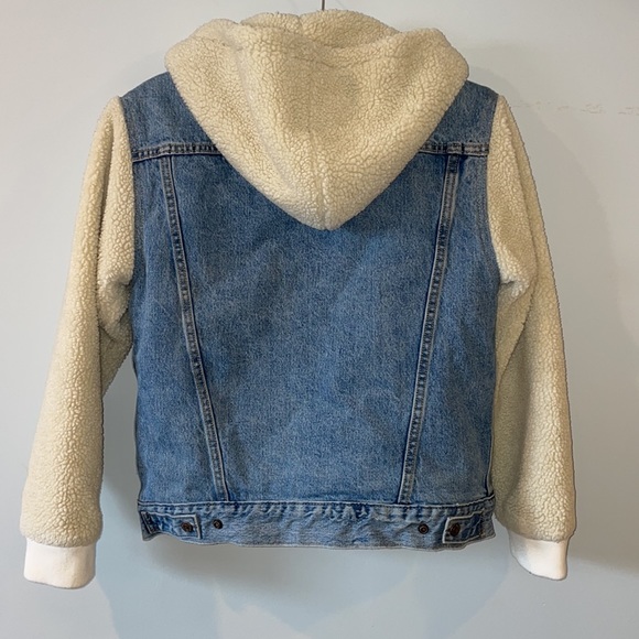 Levi’s Denim Jacket - Picture 3 of 3